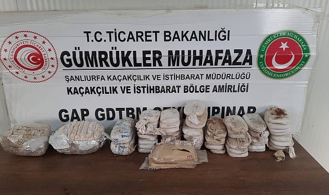 Şanlıurfa'da durdurulan aracın lastiğinden uyuşturucu çıktı