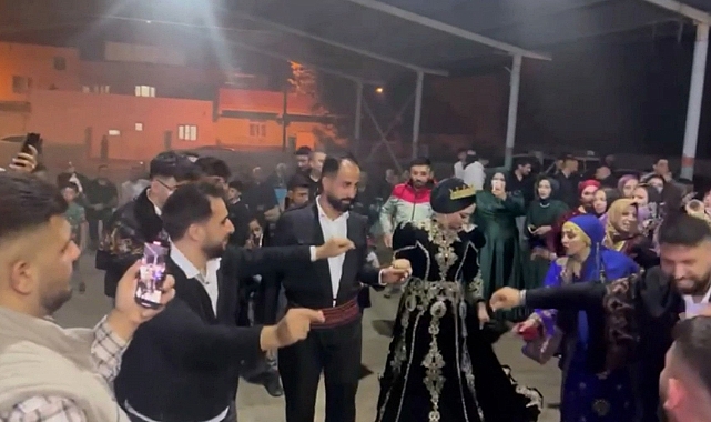 Şanlıurfa'da halayı bırakan davetliler yangını söndürmeye gitti