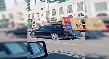 Şanlıurfa'da lüks otomobilin bagajında 65 inç ekran televizyonu taşıdılar