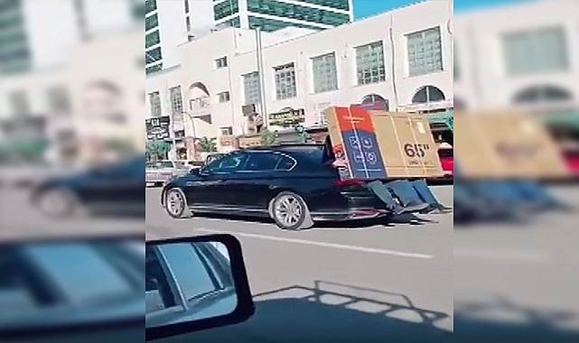 Şanlıurfa'da lüks otomobilin bagajında 65 inç ekran televizyonu taşıdılar