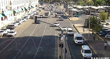 Şanlıurfa'da otomobille makas atarken yayalara çarpıp kaçtı