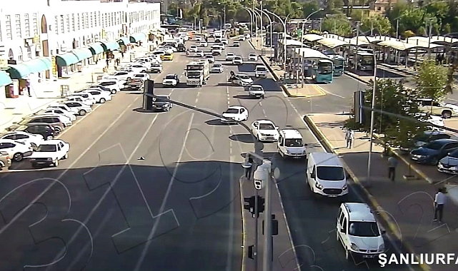 Şanlıurfa'da otomobille makas atarken yayalara çarpıp kaçtı