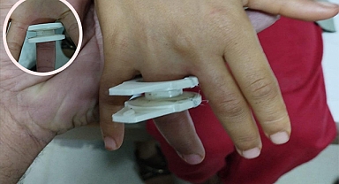 Şanlıurfa'da parmağına plastik parçası sıkışan çocuğu itfaiye kurtardı