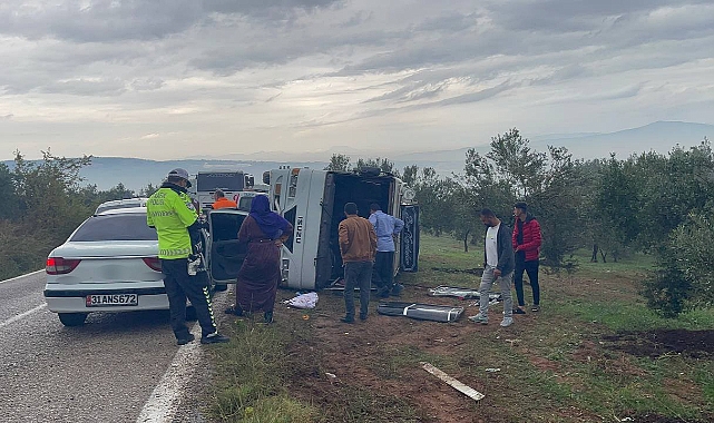 Servis minibüsü kaza yaptı: 2 yaralı
