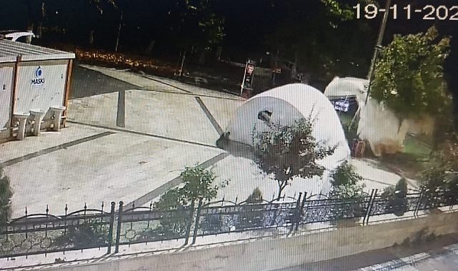 Şiddetli fırtına çadırları uçurdu