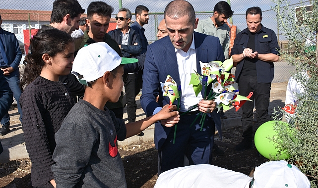 Siverek’te yüzlerce fidan toprakla buluşturuldu