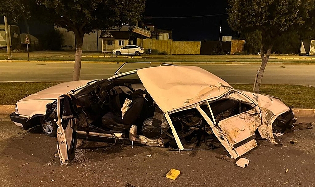 Takla atan otomobil kağıt gibi ezildi: 1'i ağır 2 yaralı