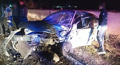 Ticari araç ile otomobil kafa kafaya çarpıştı: 4 yaralı