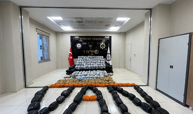 Tonlarca toz esrar ele geçirildi