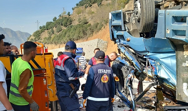 Yakıt tankeri devrildi: 2 kişi hayatını kaybetti