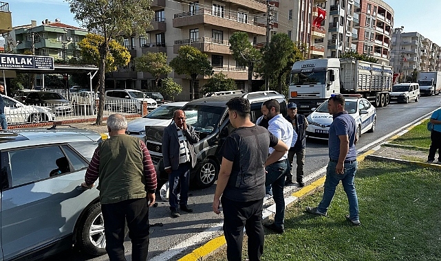 Zincirleme trafik kazası: 1’i çocuk 2 kişi yaralandı