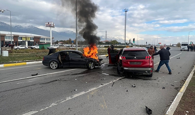 Zincirleme trafik kazası: 6 yaralı