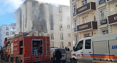 5 katlı binada doğal gaz kaynaklı patlama