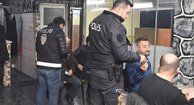 Aranması bulunan 42 kişi ve 68 düzensiz göçmen yakalandı