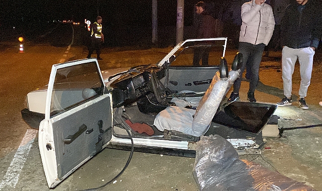 Arazi aracı ile çarpışan Tofaş Şahin ikiye bölündü: Yaralılar var
