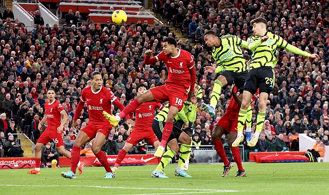 Arsenal, Liverpool deplasmanında liderliğini sürdürdü