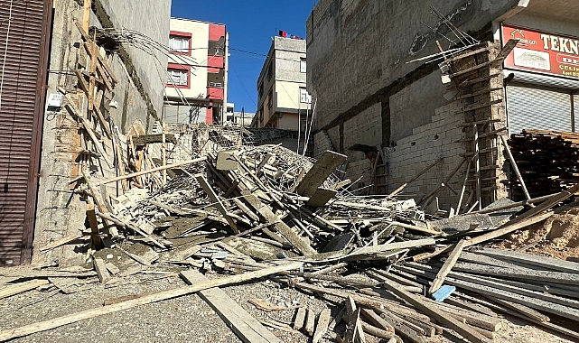 Beton dökümü sonrası inşaat çöktü: 1’i ağır 2 yaralı