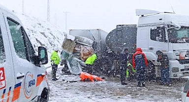 Bitlis’te zincirleme trafik kazası: 1 ölü