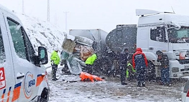 Bitlis’te zincirleme trafik kazası: 1 ölü