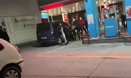 Boşanma aşamasındaki çiftin aileleri birbirine girdi: 3 yaralı