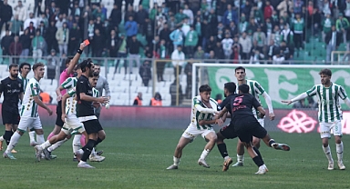 Bursaspor-Diyarbekirspor maçında ortalık karıştı - Maçın son anında 5 kırmızı kart çıktı