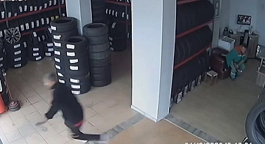 Deprem anı güvenlik kameralarına yansıdı