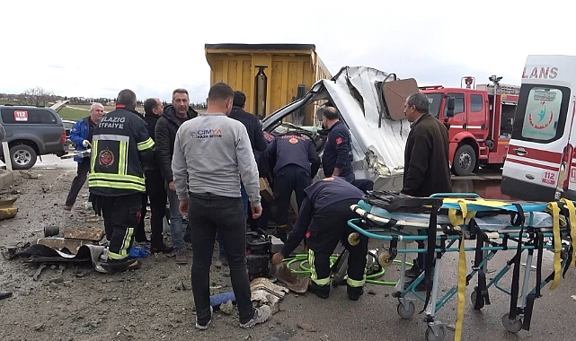 Elazığ'da feci kaza: 2 ağır yaralı