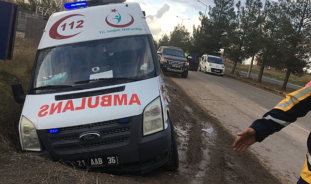 Hastaneden ilçeye dönen ambulans kaza yaptı: 1 yaralı