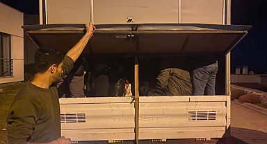 Kamyonet içerisinde 41 kaçak göçmen yakalandı