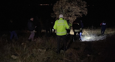 Kamyonet ormanlık alana devrildi: 1 ölü, 3 yaralı