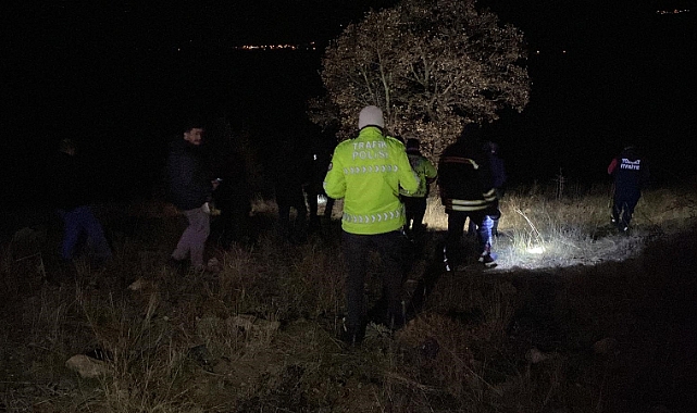 Kamyonet ormanlık alana devrildi: 1 ölü, 3 yaralı