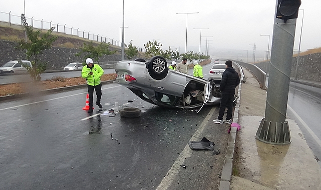 Karaköprü'de kayganlaşan yol kaza getirdi