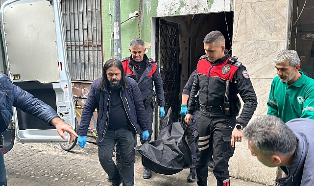 Kız arkadaşını evinde öldürdü, taksiyle kaçtı