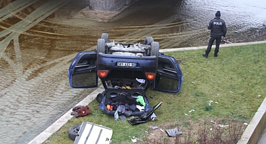 Kontrolden çıkan otomobil çaya uçtu: 7 yaralı