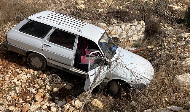 Otomobil şarampole uçtu: 2 yaralı