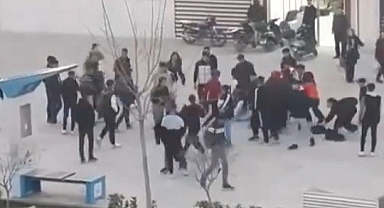 Şanlıurfa’da lise öğrencilerinin kavgası kamerada