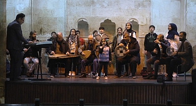 Şanlıurfa'da savaş mağduru çocuklardan Filistin'e şarkılı destek