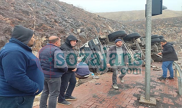 Şanlıurfa'da yağış beraberinde kaza getirdi: Sürücü yaralandı