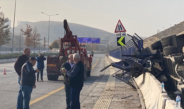 Servis otobüsü devrildi: 2 yaralı