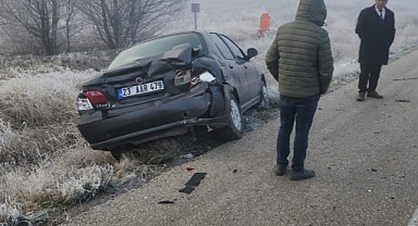 Sis ve gizli buzlanma kazaya neden oldu: 4 yaralı