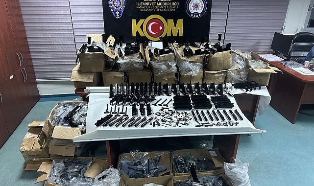 Tır içerisinde silah yapımında kullanılan 2 bin 420 parça malzeme ele geçirildi