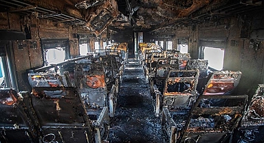 Tren vagonları ateşe verildi: 4 ölü