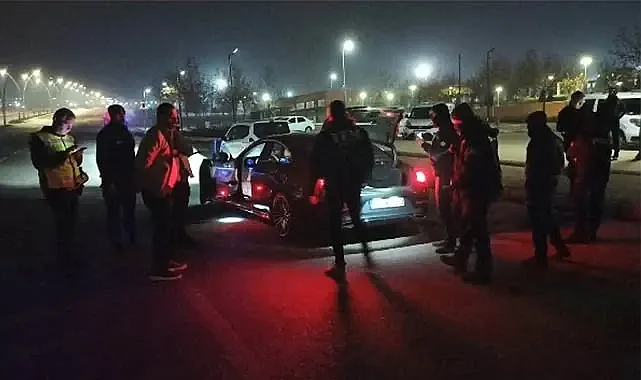 Emniyet ekiplerinden "şok uygulama": 13 araç trafikten men edildi