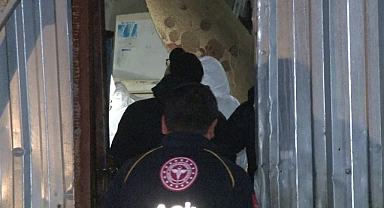 İşyerindeki buzdolabında erkek cesedi bulundu