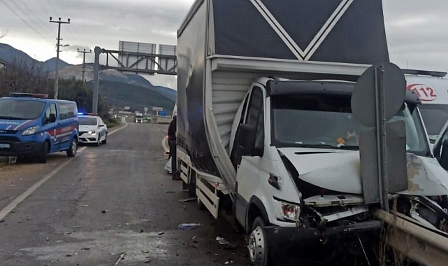 Kamyonet bariyerlere ok gibi saplandı: 2 yaralı