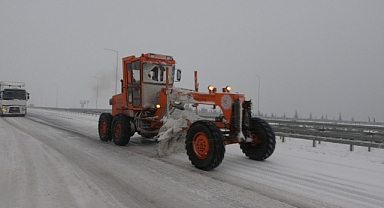 Kar yağışı ulaşımı güçleştiriyor: 46 köy yolu kapandı