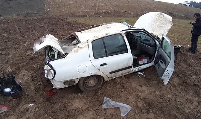 Otomobil defalarca takla atarak hurdaya döndü: 2 yaralı