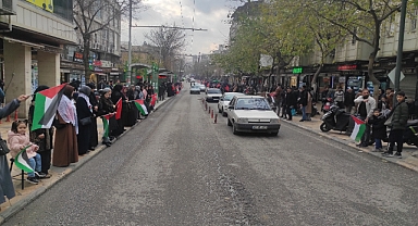 Şanlıurfa’da Gazze için insan zinciri oluşturuldu