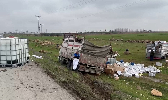 Şanlıurfa'da tekstil malzemeleri yüklü kamyon devrildi