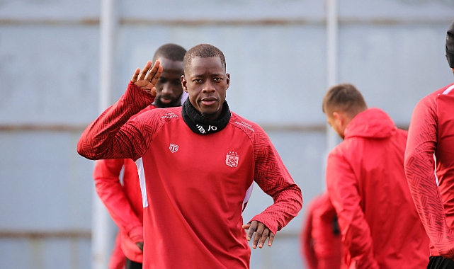 Sivasspor ile yollarını ayıran Kader Keita CFR Cluj'a transfer oldu